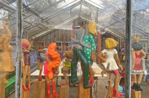 Skulpturen von hinten