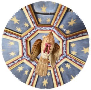 Blick von unten auf die Taube über der Kanzel