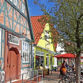 Die Fußgängerzone mit dem historischen Rudolf-Schäfer-Haus in Rotenburg (Wümme)