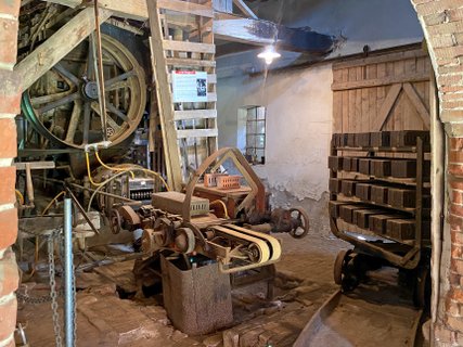 Ziegelpresse im Maschinenhaus