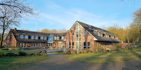 Rückansicht der Freizeit- und Begegnungsstätte in Oese