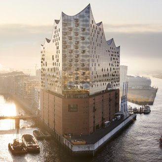 Hamburger Elbphilharmonie bei Sonnenaufgang, Foto: Cooper Copter GmbH