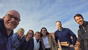 Das Team der Fahrrad-Workshop vom Touristikverband, LebensRaumZukunft und BTE schaut in einem Selfie in die Kamera