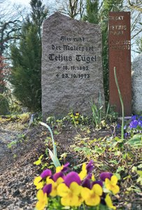 Grab vom Malerpoeten Tetjus Tügel und seinem Sohn mit gleichem Namen