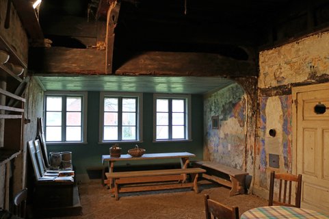 Flett mit dem langen Tisch zur Straßenseite in Eckes Hus Ostereistedt