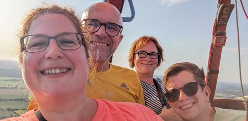 Selfie mit Verena, Udo, Ingrid und Petra, aufgenommen im Heißluftballon