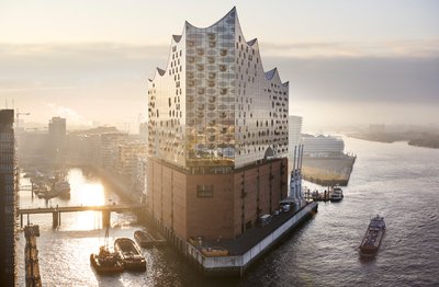 Hamburger Elbphilharmonie bei Sonnenaufgang, Foto: Cooper Copter GmbH
