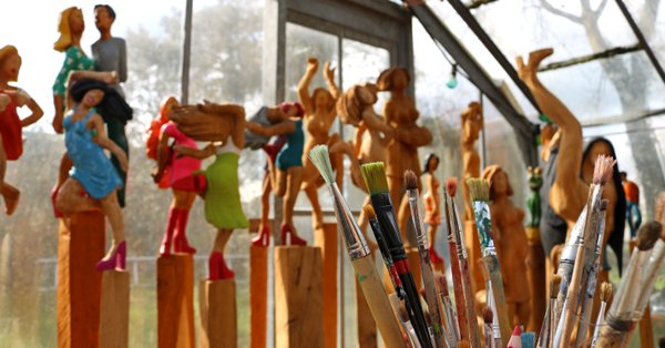 Pinsel und Skulpturen