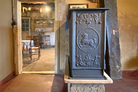 Historischer Ofen in der Stube von Eckes Hus in Ostereistedt