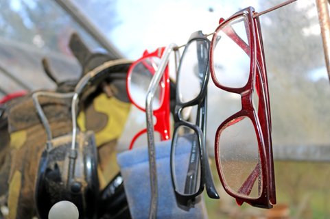 Brillen-Arsenal im Atelier