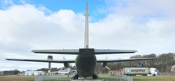 Die Transall ist von hinten mit geschlossenem Laderaum zu sehen