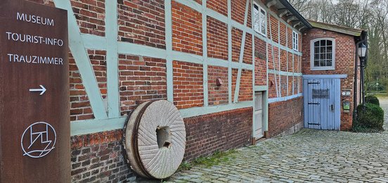 Der Eingang zu Museum, Tourist-Info und Trauzimmer