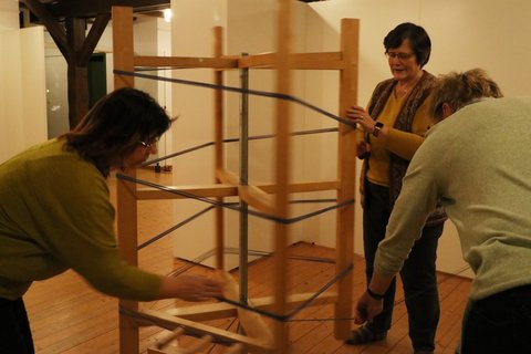 Vorbereitung des Garns ist Teamarbeit