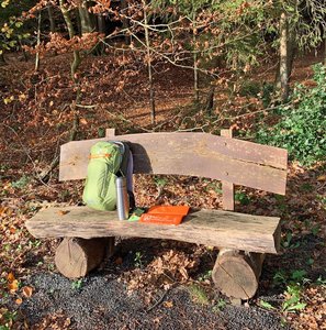 Ständige Begleiter - Rucksack, Thermosflasche, Süßes und Sitzkissen