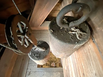 Gewichte der Uhr von der St. Antonius-Kirche