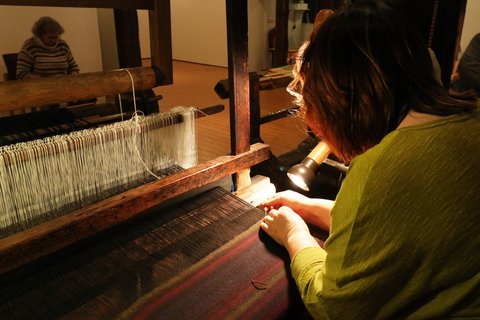 Blick über die Schulter: Vernähung der Kante