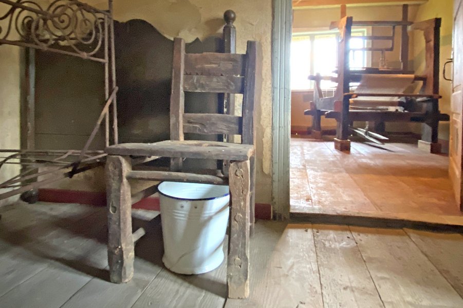 Historischer Toilettenstuhl in einer Kammer von Eckes Hus Ostereistedt