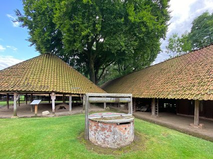 Brunnen vor der Tretbahn