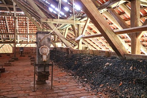 Kompressor für die Kohlenzufuhr auf dem Schürboden 