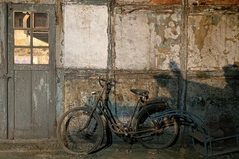 Historisches Fahrrad der der Scherwand in der Diele von Eckes Hus Ostereistedt