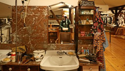 Magisches Selfie im Spiegel