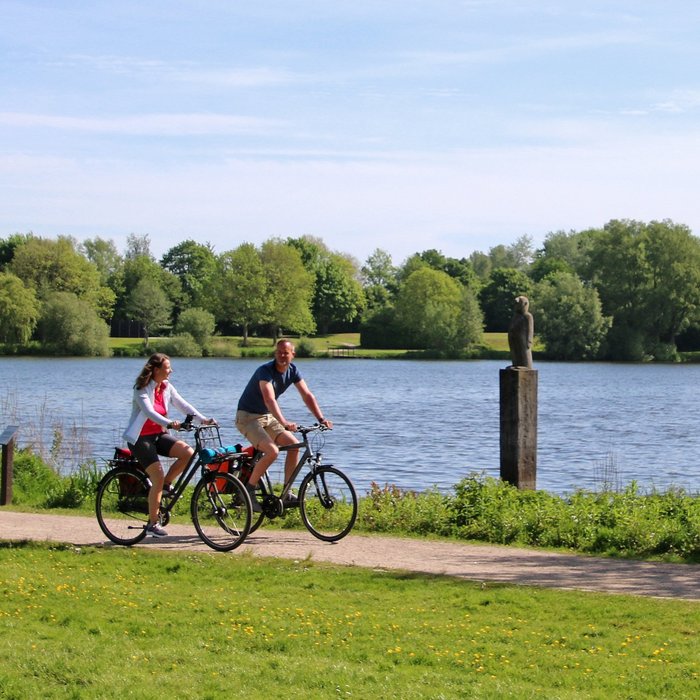 Radler am Vörder See in Bremervörde