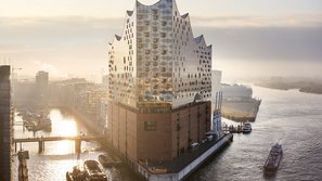 Hamburger Elbphilharmonie bei Sonnenaufgang, Foto: Cooper Copter GmbH